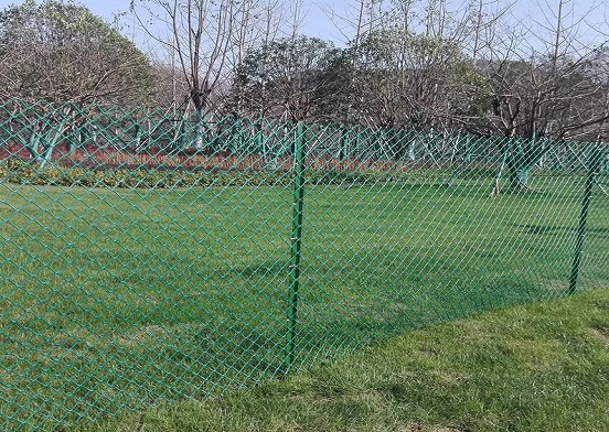 Wie gewährleistet die Steifigkeit von Diamond Mesh einen effektiven Zaun?